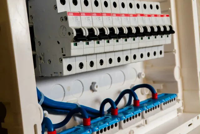 Cuadro eléctrico de una vivienda con dispositivos de protección